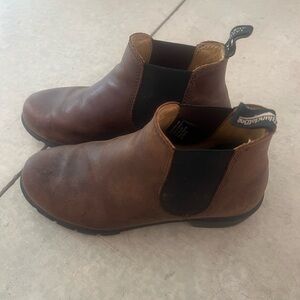 Blundstone Brown Chukka Boots with Classic Design